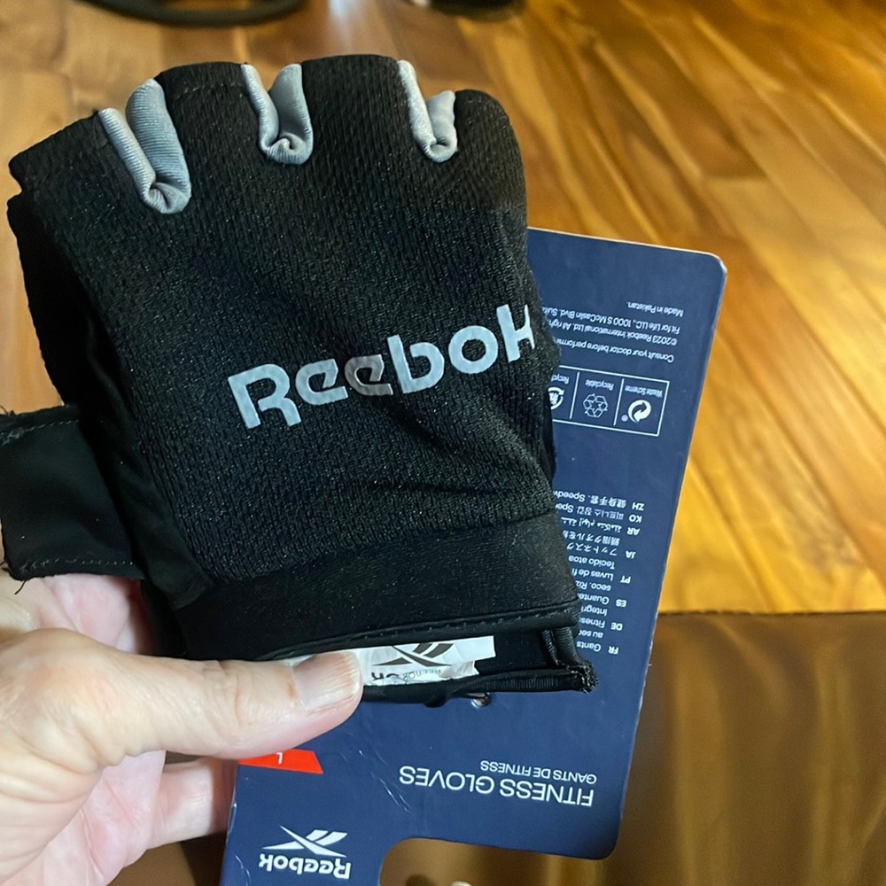 Reebok Black Workout Gloves with Padded Palms and Velcro Straps